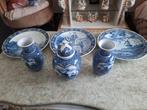Antiek delfts blauw kaststel en 3 grote wandborden, Ophalen of Verzenden