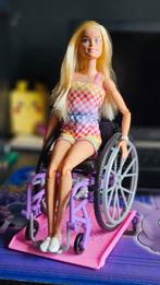 Barbie in rolstoel pop fashion roze speelgoed verzamelen, Verzamelen, Ophalen of Verzenden, Zo goed als nieuw, Pop