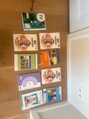 Schoolboeken generieke vakken + Duits en Spaans MBO 4 beschikbaar voor biedingen