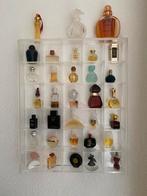 Letterbakje transparant met miniatuurtjes B33xH41xD4,5cm, Verzamelen, Ophalen, Zo goed als nieuw