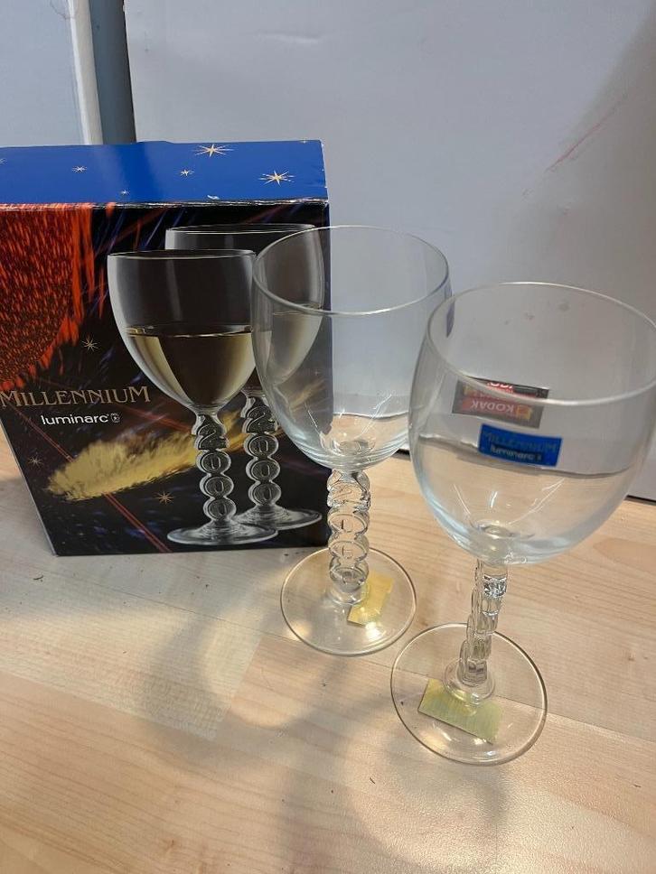 Millenniumglazen, Verzamelen, Glas en Borrelglaasjes, Zo goed als nieuw, Overige typen, Ophalen of Verzenden