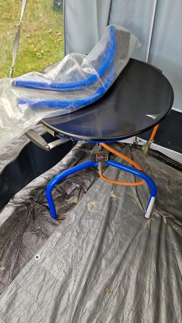 Gebruikte Skottelbraai met blauw frame beschikbaar voor biedingen