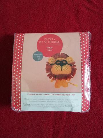 Leeuw Loeki handwerk pakketje vilt beschikbaar voor biedingen
