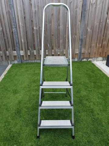 Aluminium trapje 4 straps beschikbaar voor biedingen