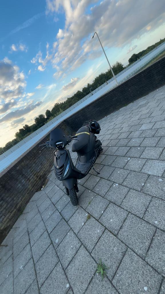 Piaggio zip 80cc, Fietsen en Brommers, Scooters | Piaggio, Zo goed als nieuw, Zip, Maximaal 45 km/u, Benzine, Ophalen