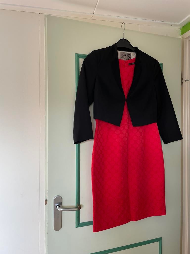 Rode jurk met zwart bolero jasje, Maat 38/40 (M), Cocktailjurk, Ophalen of Verzenden, Zo goed als nieuw