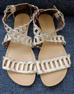Leuke wit met zilveren sandaaltjes Globorosa maat 38, Wit, Sandalen of Muiltjes, Ophalen of Verzenden, Globorosa