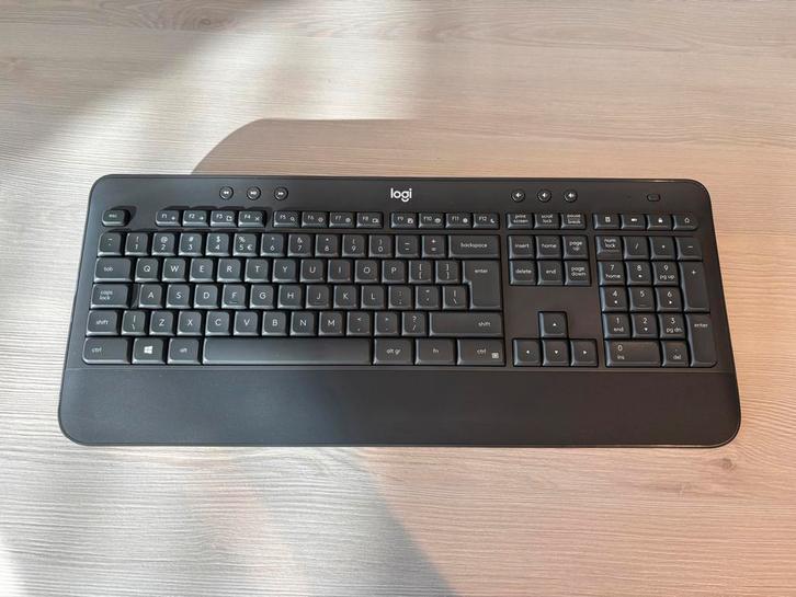 Logitech K545e nieuw toetsenbord, Computers en Software, Toetsenborden, Nieuw, Qwerty, Draadloos, Multimediatoetsen, Ophalen of Verzenden
