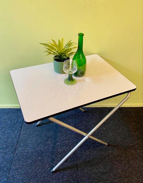 Vintage formica campingtafeltje jaren 60/70 retro formica, Caravans en Kamperen, Kampeermeubelen, Zo goed als nieuw, Campingtafel