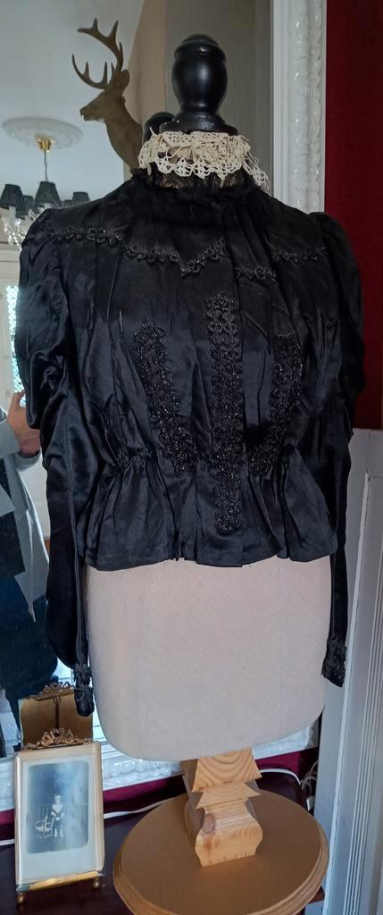 Prachtige oude zwarte bodice  met buste🌹, Antiek en Kunst, Antiek | Kleding en Accessoires, Ophalen