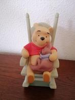 Disney pooh and friends, pooh op schommelstoel, Ophalen of Verzenden, Winnie de Poeh of vrienden, Zo goed als nieuw, Beeldje of Figuurtje