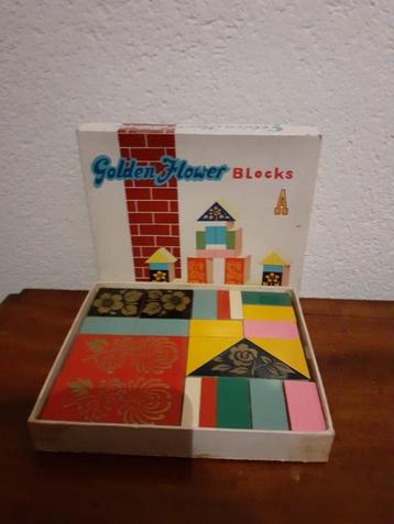 Vintage 'flower' blokken in originele doos speelgoed beschikbaar voor biedingen