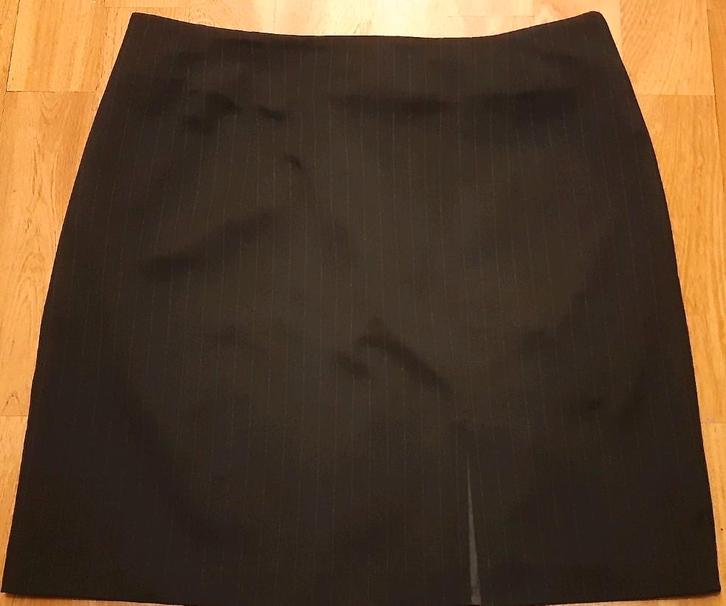 Kort rokje zwart met krijtstreep, split voor, maat 38, zgan, Kleding | Dames, Rokken, Zo goed als nieuw, Maat 38/40 (M), Zwart