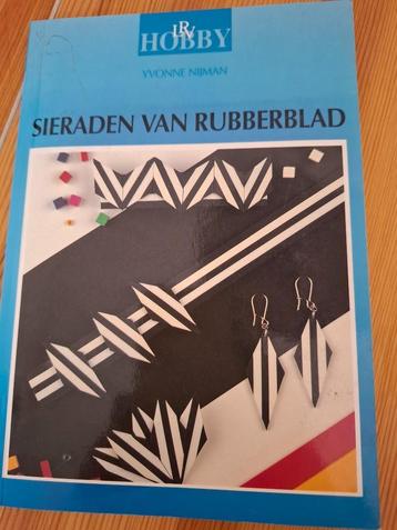 Sieraden van rubberblad Yvonne Nijman beschikbaar voor biedingen