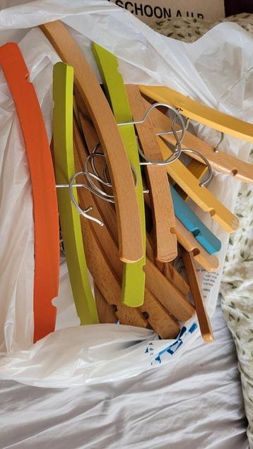 Kinderkledinghangers  beschikbaar voor biedingen