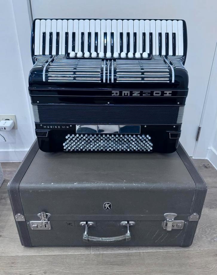 Hohner Morino VI N, Muziek en Instrumenten, Accordeons, Zo goed als nieuw, Overige formaten, Hohner, Ophalen