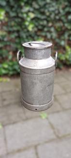 Vintage stalen melkbus, Ophalen