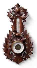 Houten weerstation met thermometer en barometer, 20e eeuw.