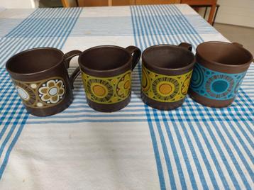 4 Vintage mokken Staffordshire Potteries 
