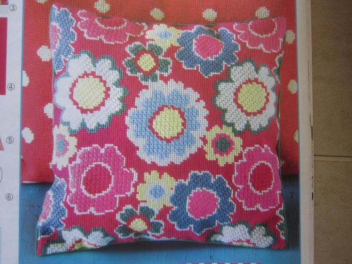 borduren borduurpatroon kussens bank of eetkamer stoel, Hobby en Vrije tijd, Borduren en Borduurmachines, Zo goed als nieuw, Patroon