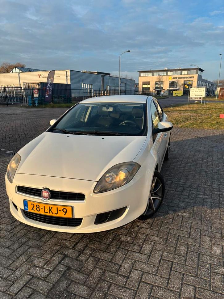 Fiat Bravo 1.4 16V 5DR 2010 Wit APK 01-2027, Auto's, Fiat, Particulier, Bravo, Benzine, B, Hatchback, Handgeschakeld, Origineel Nederlands