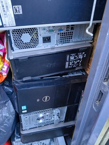 Computer systeem kasten en beeldschermen  beschikbaar voor biedingen