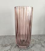 Flower vase in rose-tinted glass, Ophalen, Zo goed als nieuw, Glas, Minder dan 50 cm