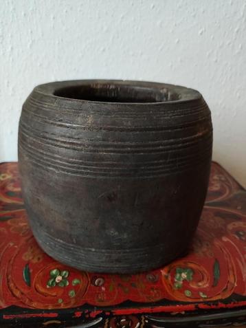 Prachtige houten pot beschikbaar voor biedingen
