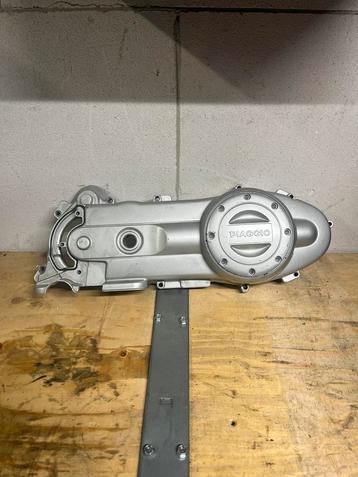 Vespa sprint lang carterkap beschadigd nieuw. beschikbaar voor biedingen