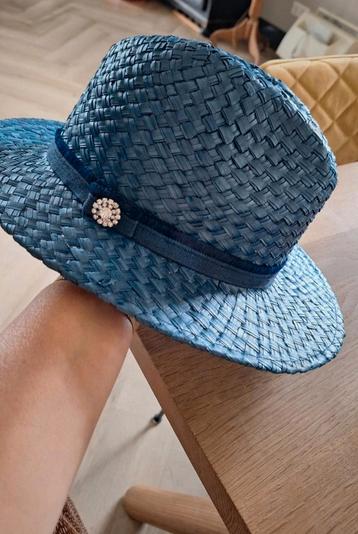 Herman meisjeshoed als nieuw blauw beschikbaar voor biedingen