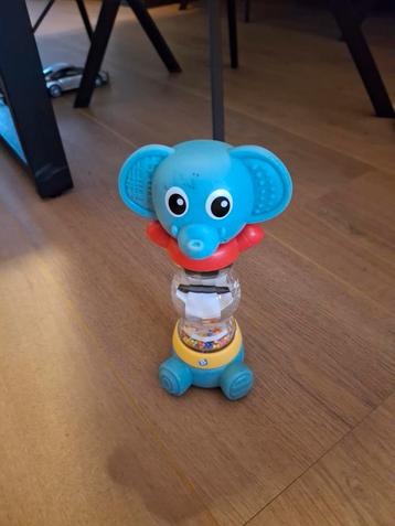 Rammelaar olifant beschikbaar voor biedingen
