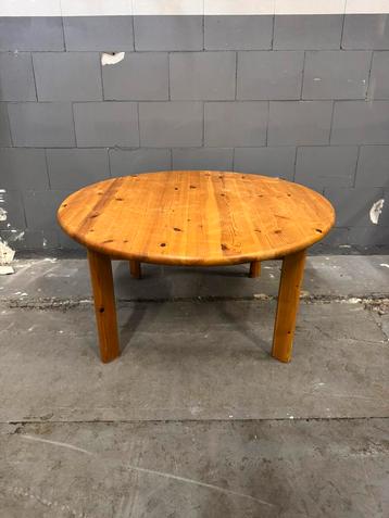 Vintage grenen salontafel beschikbaar voor biedingen