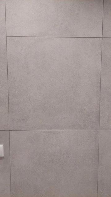 Grijze badkamertegels 60x60cm beschikbaar voor biedingen