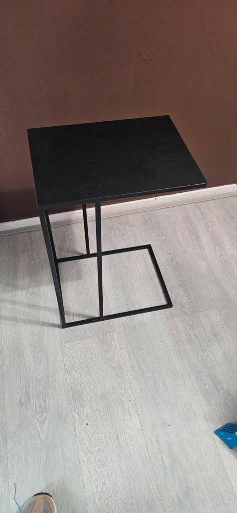 Moderne zwarte bijzettafel, Huis en Inrichting, Tafels | Bijzettafels, Gebruikt, Vierkant, 45 tot 60 cm, Minder dan 55 cm, Metaal of Aluminium