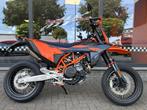 KTM 690 SMC R 2026, Bedrijf, SuperMoto