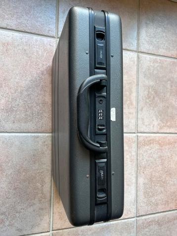 Dario documenten, attaché, koffer met cijferslot & sleutels beschikbaar voor biedingen