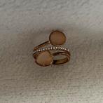 Goudkleurige ring met strass en rosékleur steentjes - 20mm, Sieraden, Tassen en Uiterlijk, Ringen, Gebruikt, 20 of groter, IJzer of Staal