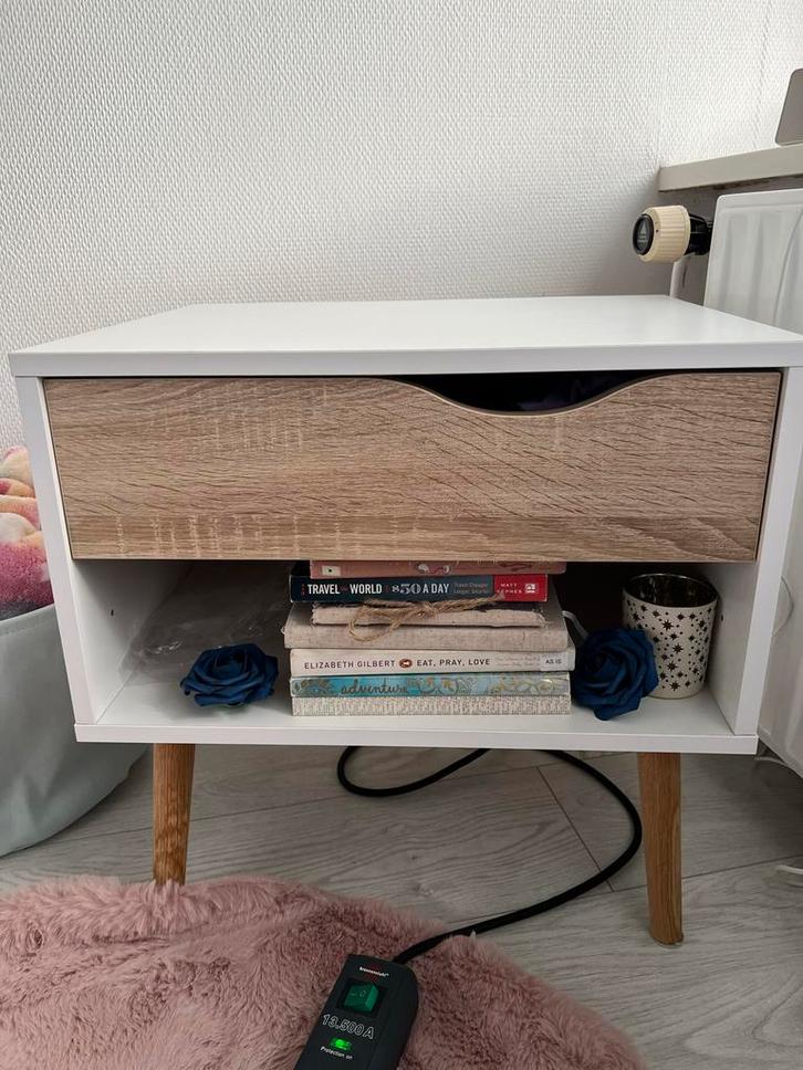 Nachtkastje met lade, Huis en Inrichting, Slaapkamer | Nachtkastjes, Zo goed als nieuw, Minder dan 55 cm, Minder dan 45 cm, Hout