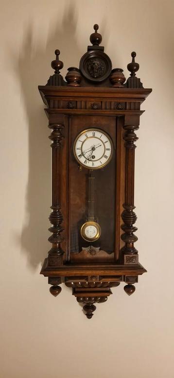 Mooie Friese klok beschikbaar voor biedingen