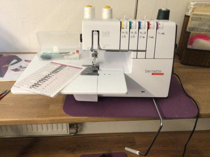 Bernette b68 AIRLOCK COVER EN OVERLOCK, Hobby en Vrije tijd, Naaimachines en Toebehoren, Zo goed als nieuw, Lockmachine, Overige merken