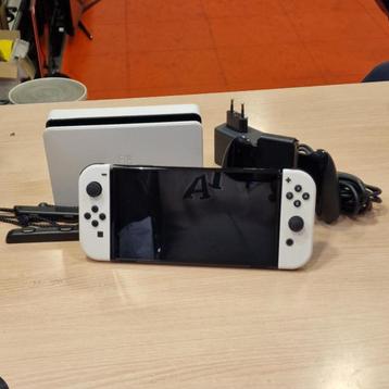 Nintendo Switch wit in nette staat met accessoires beschikbaar voor biedingen