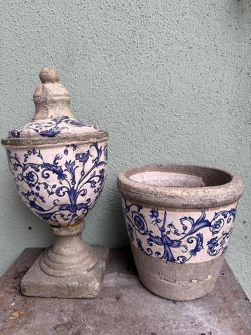 BETONNEN POT MET DEKSEL EN ......MOOIE SET beschikbaar voor biedingen