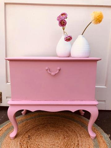 Roze vintage  klepkastje voor meisjeskamer beschikbaar voor biedingen