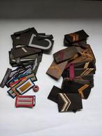 Hele partij onderscheidingstekens NL en Duits, Verzamelen, Ophalen of Verzenden, Landmacht, Nederland, Embleem of Badge