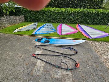 Complete windsurfset met F2 xantos surfplank beschikbaar voor biedingen