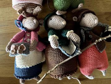 7 Dickens muizen met kerstboom beschikbaar voor biedingen