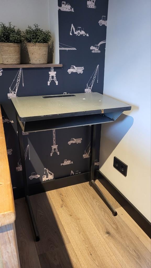 Oud bureautje met opbergruimte, Ophalen, Gebruikt