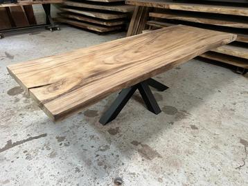 Boomstamtafel 260 x 90 x 8cm beschikbaar voor biedingen
