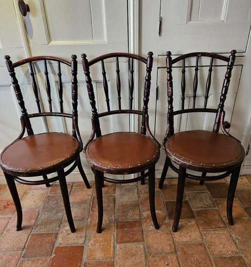 Drie Thonet café stoelen, gemerkt                        ., Antiek en Kunst, Antiek | Meubels | Stoelen en Banken, Ophalen