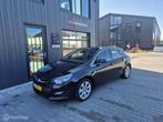 Opel Astra 1.4 Turbo Blitz 140PK|Airco|Cruise|Navi|Trekhaak|, Gebruikt, 680 kg, 4 cilinders, Zwart